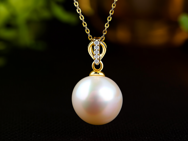 珍珠配黄金吊坠图片